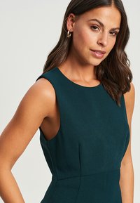 TUSSAH Denní šaty - emerald