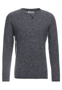 Pull à manches longues gris foncé avec un motif en maille texturée et un col rond. Présente une petite étiquette de marque en bas à gauche.