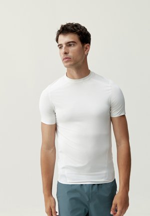 Witte sportieve shirt met korte mouwen en een ronde hals, gemaakt van gladde, rekbare stof. Heeft een aansluitende pasvorm en minimale naden.