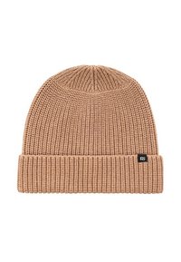 Czapka dzianinowa w kolorze beżowym, z prążkowaną teksturą, z podwini�ętą mankietą i małą czarną metką z logo z boku. Miękka i elastyczna tkanina.