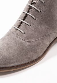 Pier One Botines bajos - grey