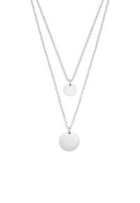 Collana con pendente in metallo argentato composta da due catene; una più corta con un piccolo disco, l'altra più lunga con un disco più grande. Texture liscia, forme rotonde.