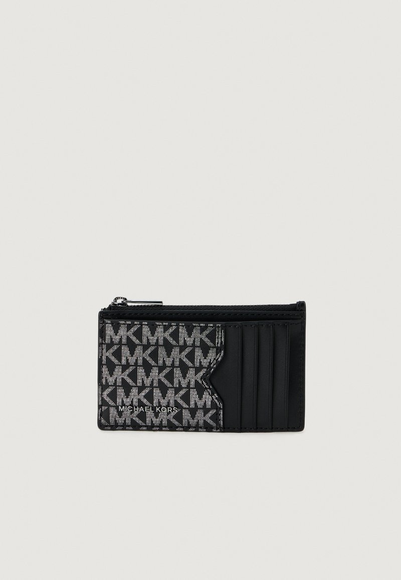 Čierno-biely kožený držiteľ kariet Michael Kors s opakujúcim sa vzorom loga MK, štyrmi miestami na karty a vrchným zipsom na mincovník.