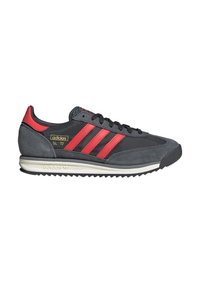 Tenisky Adidas SL '72 v šedé semišové a síťované úpravě, s červenými pruhy, texturovaným černým jazykem a bílou, lehkou podrážkou.
