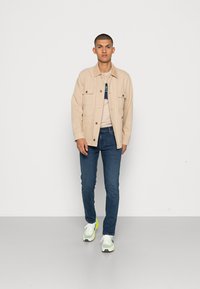 Wrangler LARSTON - Calças de ganga justas - silkyway