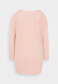 Sweater rosa claro com um padrão texturizado e em relevo, mangas longas e um corte descontraído com um decote redondo.