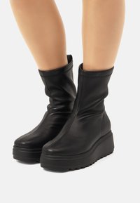 mtng Botines de cuña - black