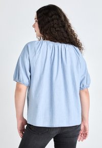 Levi's® Plus LEANNE BLOUSE - Bluza - dazed light stone