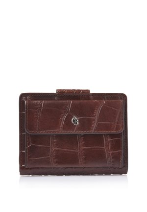 Braune strukturierte Lederbrieftasche mit einer vorderen Klapptasche mit kleinem Metalllogo, entworfen für kompakte Aufbewahrung und Stil.