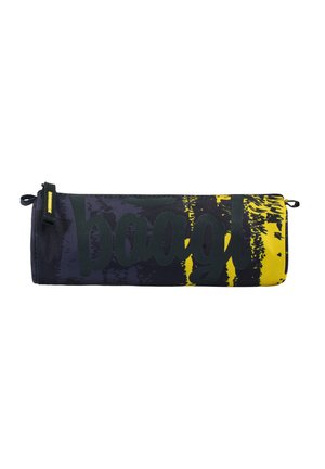 Design della borsa a forma di cilindro in nero, giallo e viola con una finitura testurizzata; presenta una scritta "baagl" in caratteri audaci e una chiusura con zip.