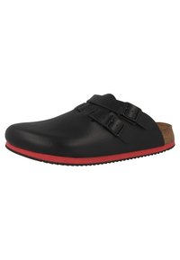 Schwarze Lederclogs mit zwei verstellbaren Riemen, ausgestattet mit einer roten Gummisohle und einer Korkeinlage. Glatte Oberfläche und runde Zehenform.
