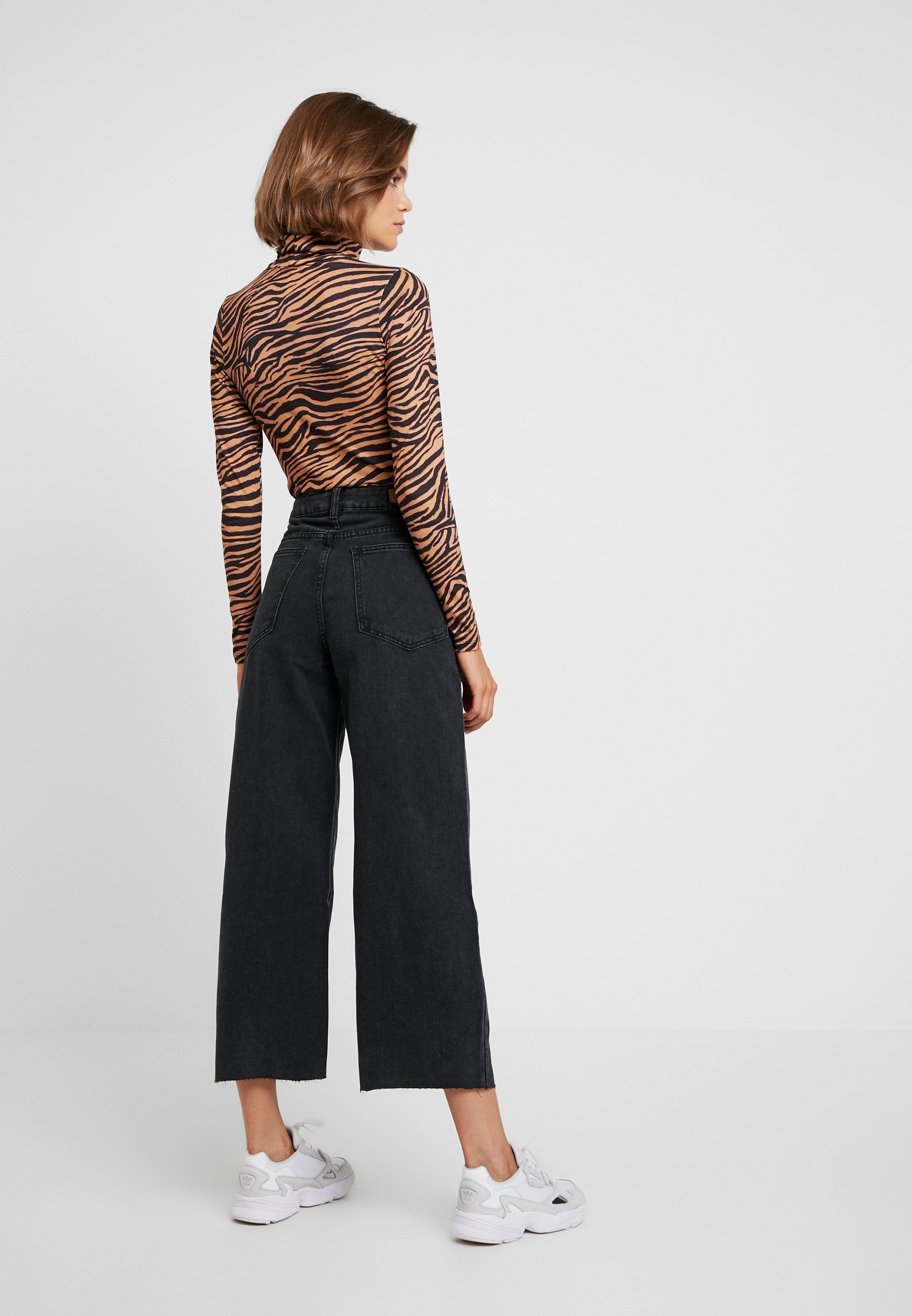black wide leg ankle pants