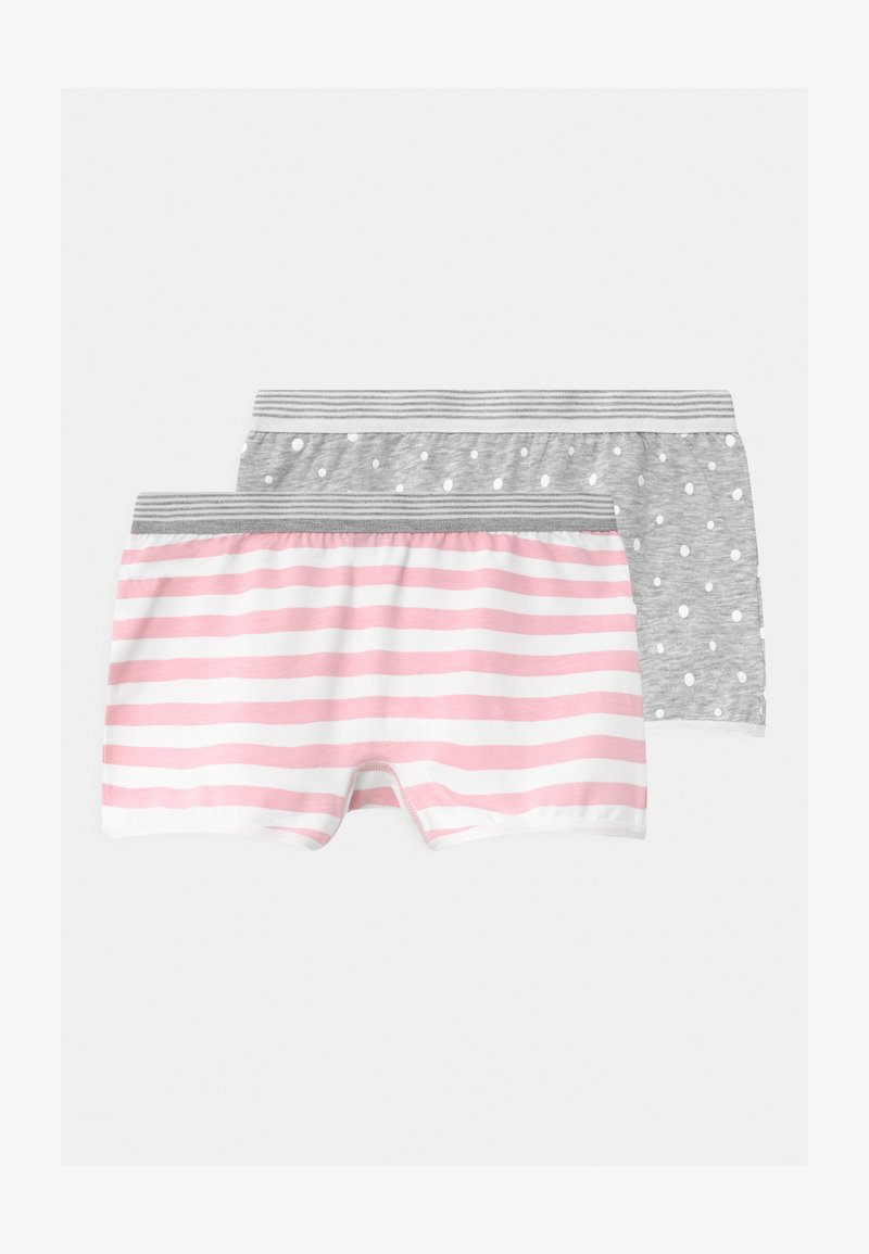 Paket mit zwei Paar Boyshorts: eine pink-weiß gestreift und die andere grau mit weißen Punkten. Beide haben einen grauen gestreiften Bund.