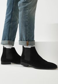 Next Klasiski puszābaki - black
