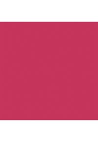 Kolme ihmistä keskustelee toimistossa, yksi henkilö puhuu käsieleillä, pöydällä kannettavia tietokoneita ja muistikirjoja.