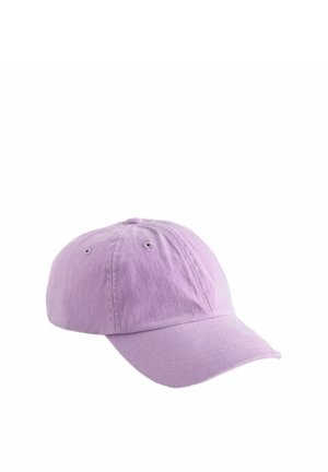 Lila Baumwoll-Baseballkappe mit gebogenem Schirm, verstellbarem Riemen und sechs Belüftungslöchern für Atmungsaktivität. Glatte Textur.