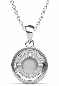 Collana con pendente in argento a forma rotonda, con un centro circolare incavato, decorata con una leggera trama e una finitura lucida.