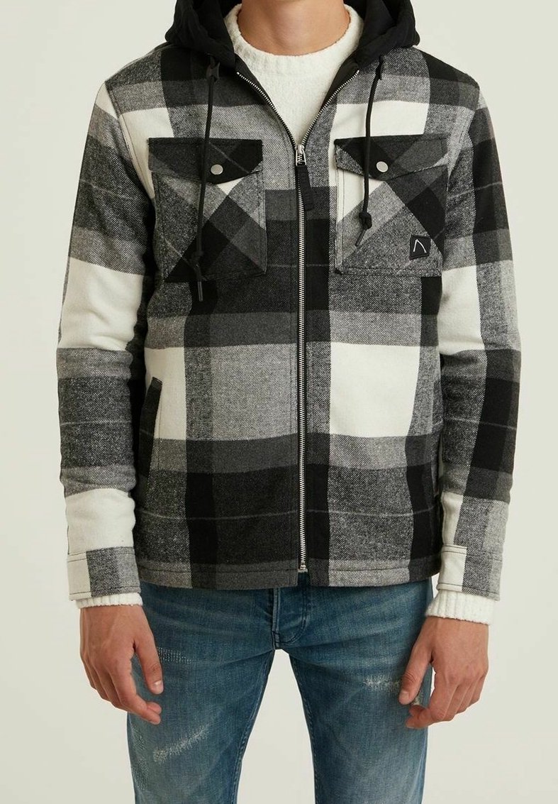Czarna i biała bluza w kratę z kapturem, z zamkiem z przodu, dwoma kieszeniami na piersi i sznurkiem przy kapturze. Wykonana z miękkiej, teksturowanej tkaniny z kontrastowymi rękawami.