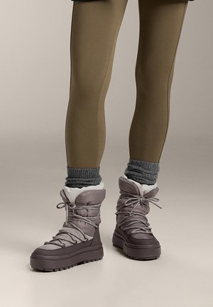 OYSHO - Buty snowboardowe