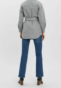 Vero Moda Abrigo corto - grey