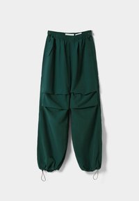 Gröna, lätta byxor med elastisk midja, två sidofickor och resår i bensluten. Har lagerdetaljer för extra textur.