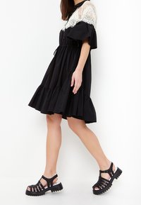 Cesare Gaspari Sandalias - black