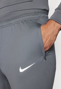 Nike Performance STRIKE PANT - Tréningruha alsók - iron grey/dragon red/white