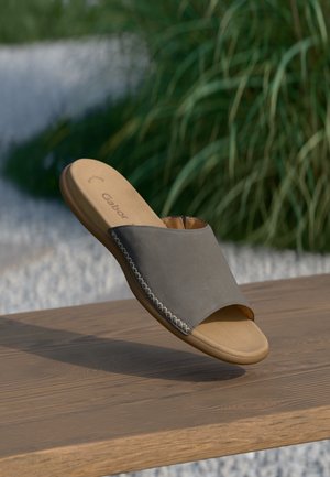 Slip-on sandaler - grey