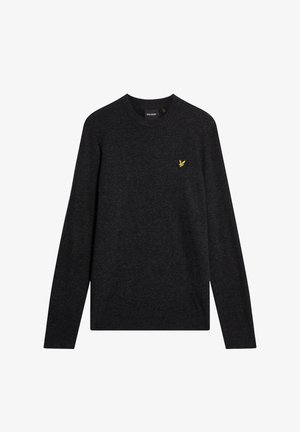 Ciemnoszary sweter z długimi rękawami, dekoltem w karo, miękką fakturą i małym żółtym logo orła na lewej piersi.