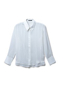 Camicia bianca a maniche lunghe realizzata in tessuto testurizzato con righe verticali, fronte abbottonato, colletto a punta e polsini in contrasto.