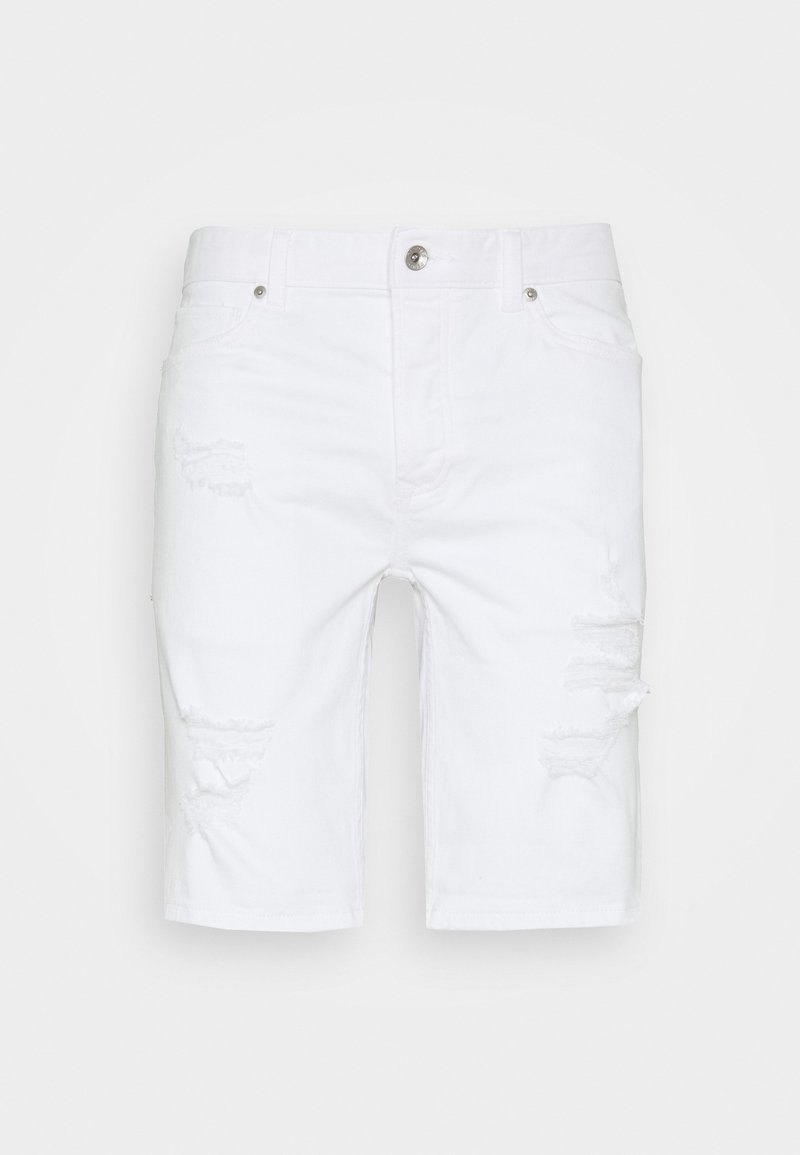 Shorts en jean blanc avec détails déchirés, design à cinq poches et fermeture à bouton métallique. Ourlets non finis pour un look décontracté.