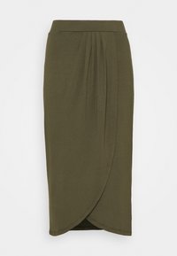 Jupe olive verte de longueur genou en tissu doux, avec un design drapé à l'avant et une taille ajustée. Texture lisse, sans motifs visibles.