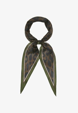 Seidenschal mit grünem Rand und braun-schwarzem Leopardenmuster, locker zu einem Knoten mit zwei spitzen Enden gebunden.