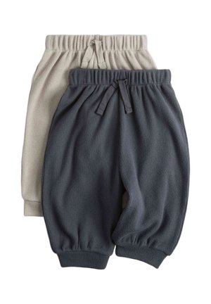 To par ribstrikkede babybukser med elastiske linninger og snører, én i lysebeige og én i mørkegrå.