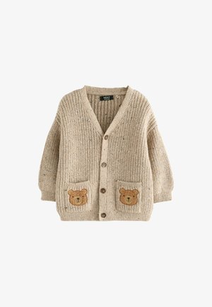 Cárdigan de punto beige con escote en V, con dos bolsillos frontales con diseños bordados de osos, y cierre de botones en la parte delantera.