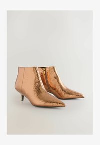 Sélectionné, new bronze snake embossed