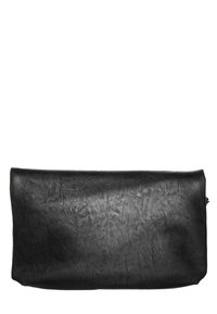 Schwarzlederne Clutch-Tasche mit glatter Textur, rechteckiger Form und dezenten Falten. Reißverschlussverschluss mit minimalistischem Design.