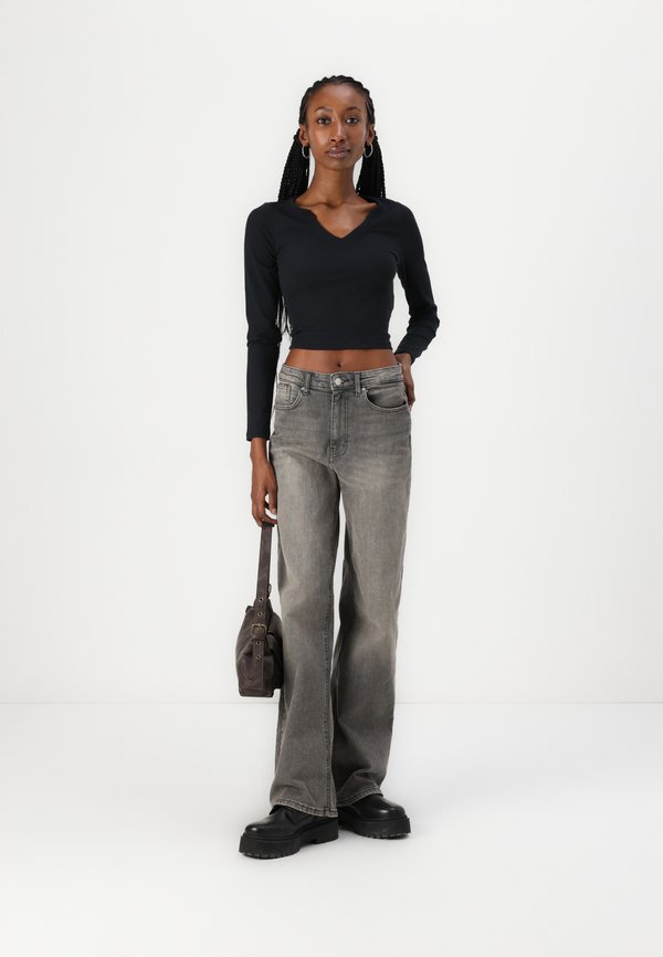 Ribbbed Seamless Fabric Notch-Neck Top - Long sleeved top3