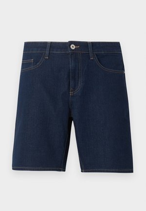 Donkerblauwe denim shorts met voorste knoop, rits en ontwerp met vijf zakken, plat neergelegd op een witte achtergrond.