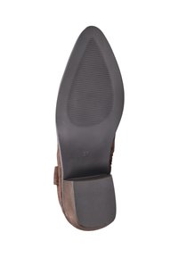 Bruine suède schoenzool met een ronde neus, gestructureerd zwart rubberen profiel voor grip, en een hak van ongeveer 3 cm. Maat gemarkeerd als 37.