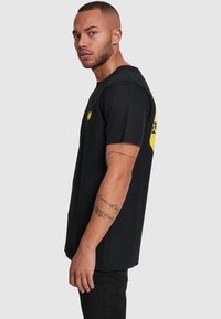 Mister Tee WU-WEAR FRONT-BACK TEE - Print T-shirt - black