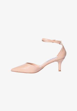 Décolleté nudo con punta affusolata, tacco medio sottile e cinturino alla caviglia con chiusura a fibbia.