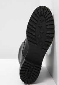 Kennel + Schmenger Botines con cordones - black