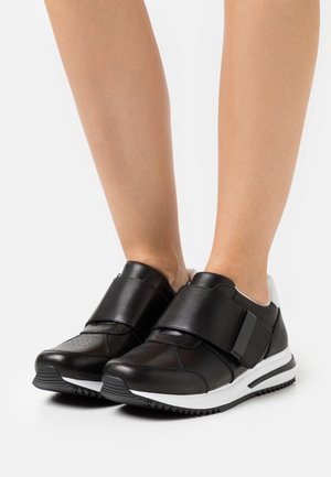 Marc Cain, Sneakers laag - black