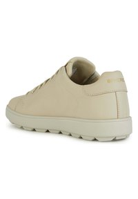 Beige lädersneakers med rund form, strukturerad yta, vadderad krage och gummisula. "SPHERIC" präglat i guld på hälen.