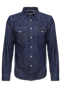 Granatowa koszula z denimu z długimi rękawami, zakończona spiczastym kołnierzem, posiadająca dwie kieszenie na piersiach oraz białe przeszycia. Zapięcie na guziki z przodu.