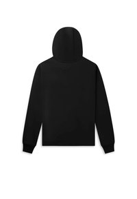 Sudadera negra con mangas largas y capucha redonda. Presenta un panel trasero texturizado con un detalle de logo en el cuello. Tela suave.