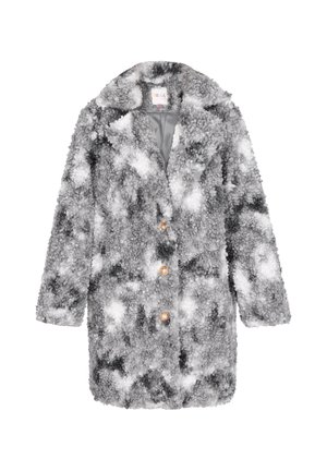 Cappotto in pelliccia sintetica riccia grigia e bianca con ampio colletto e tre bottoni dorati sul davanti, mostrato su uno sfondo bianco.