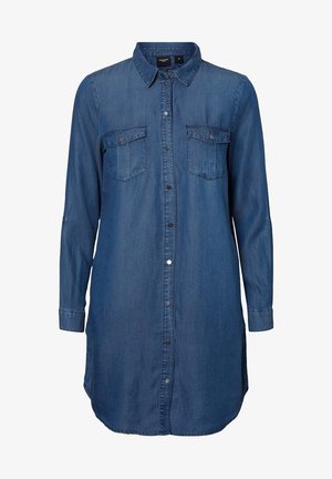 Vestido camisa de mezclilla azul de manga larga con cierre de botones en la parte delantera, cuello puntiagudo y dos bolsillos en el pecho con solapa y cierre de botones.