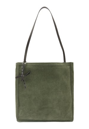 Zielona oliwkowa torba na ramię z zamszu z czarnym skórzanym paskiem i ozdobnym czarnym skórzanym wiązaniem po lewej stronie.